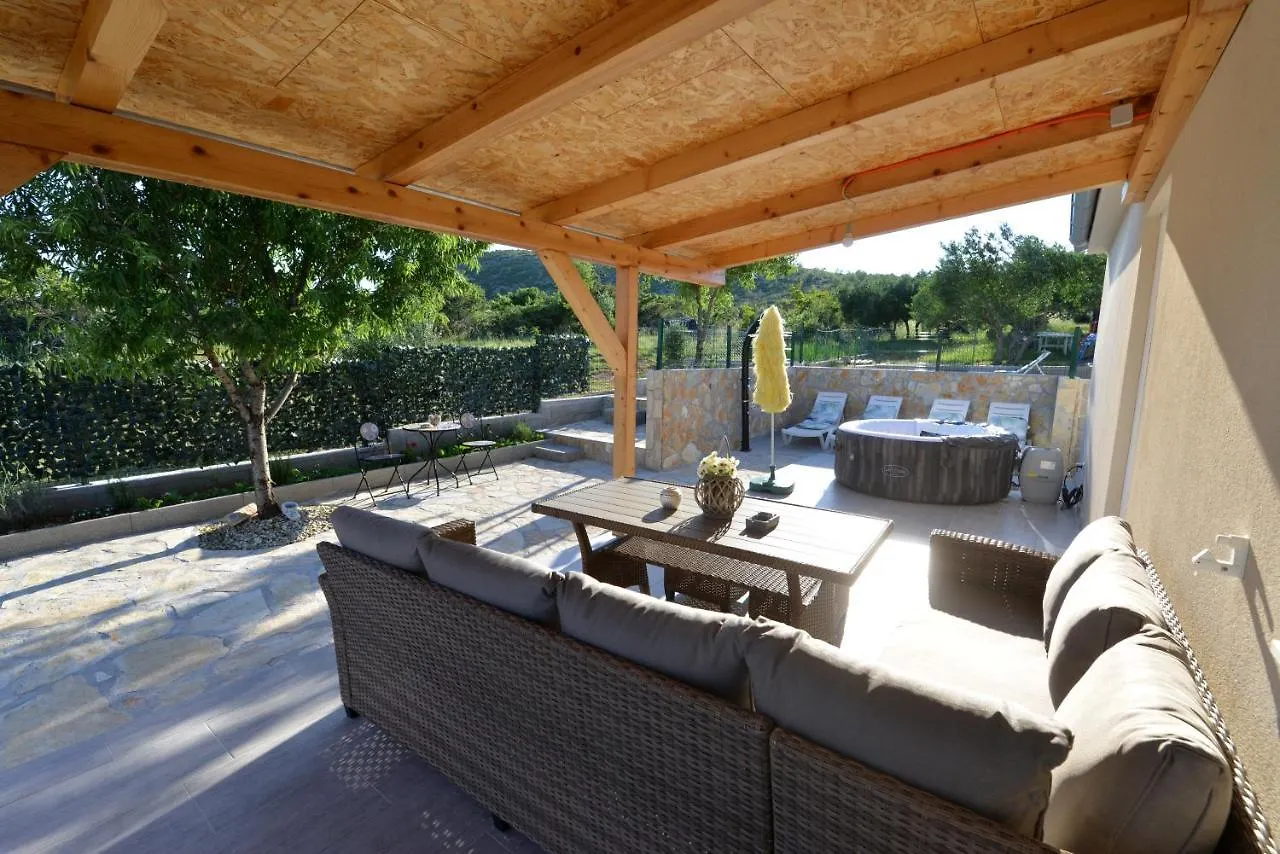 Holiday home Kuca Za Odmor U Masliniku Villa Lisane Ostrovicke