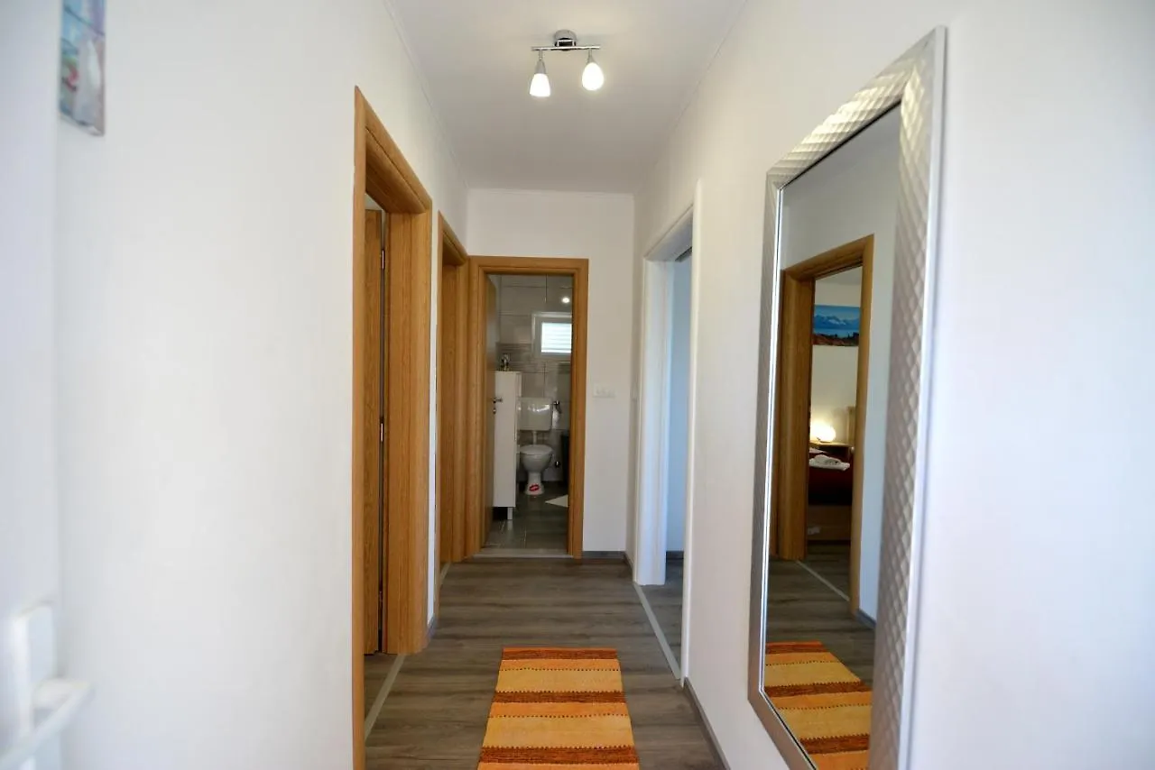 Holiday home Kuca Za Odmor U Masliniku Villa Lisane Ostrovicke